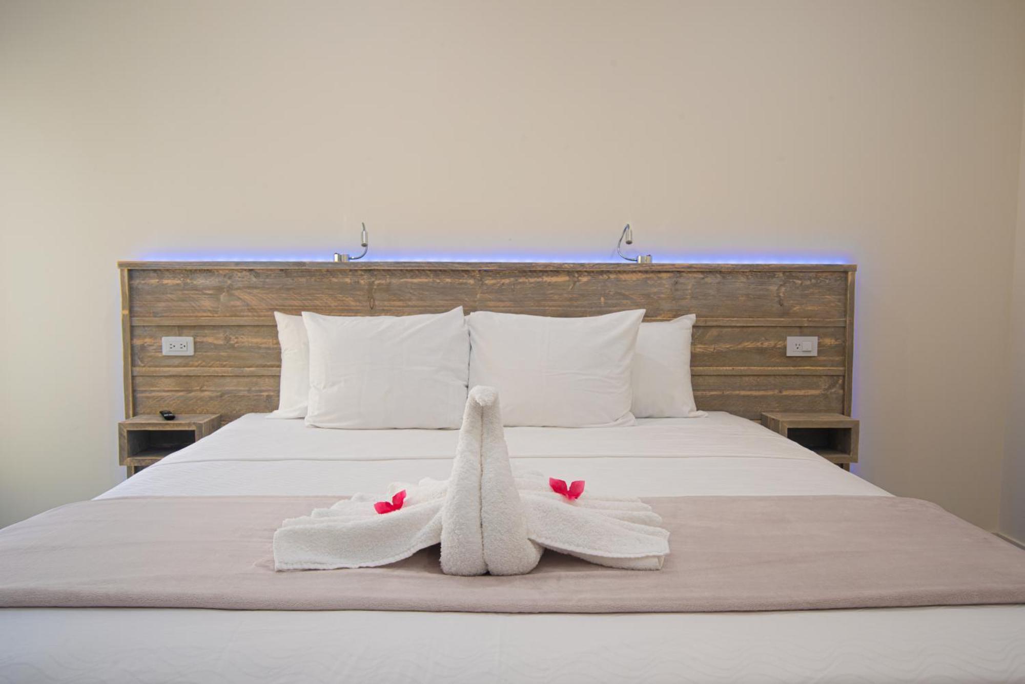 The Cove - Condo Hotel - Palm Beach Strip מראה חיצוני תמונה