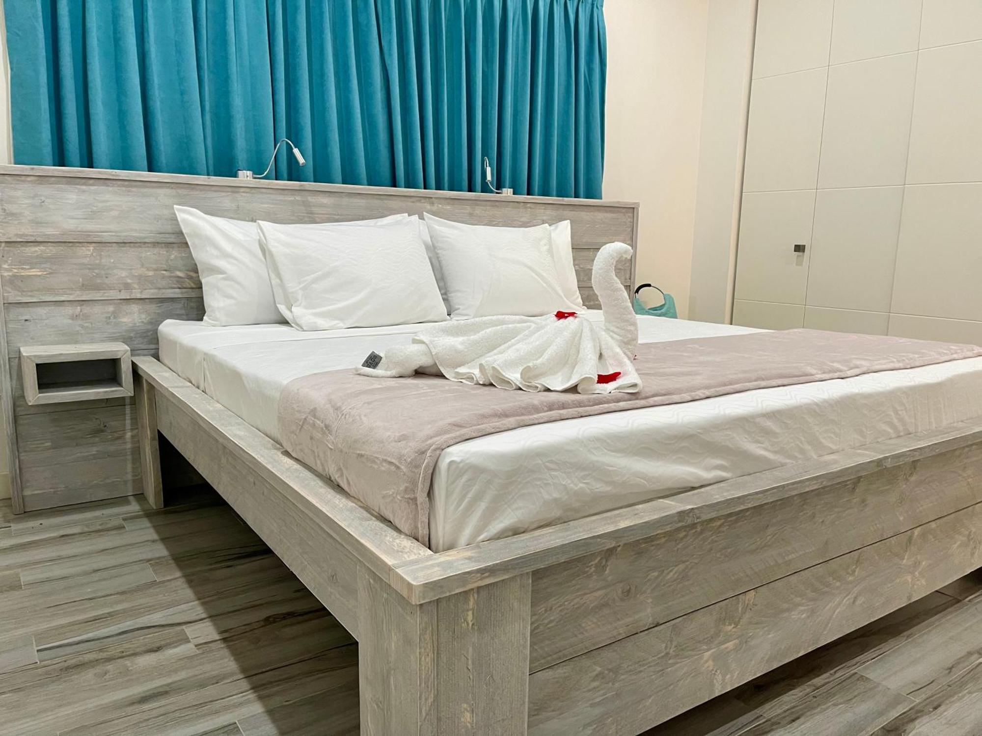 The Cove - Condo Hotel - Palm Beach Strip מראה חיצוני תמונה