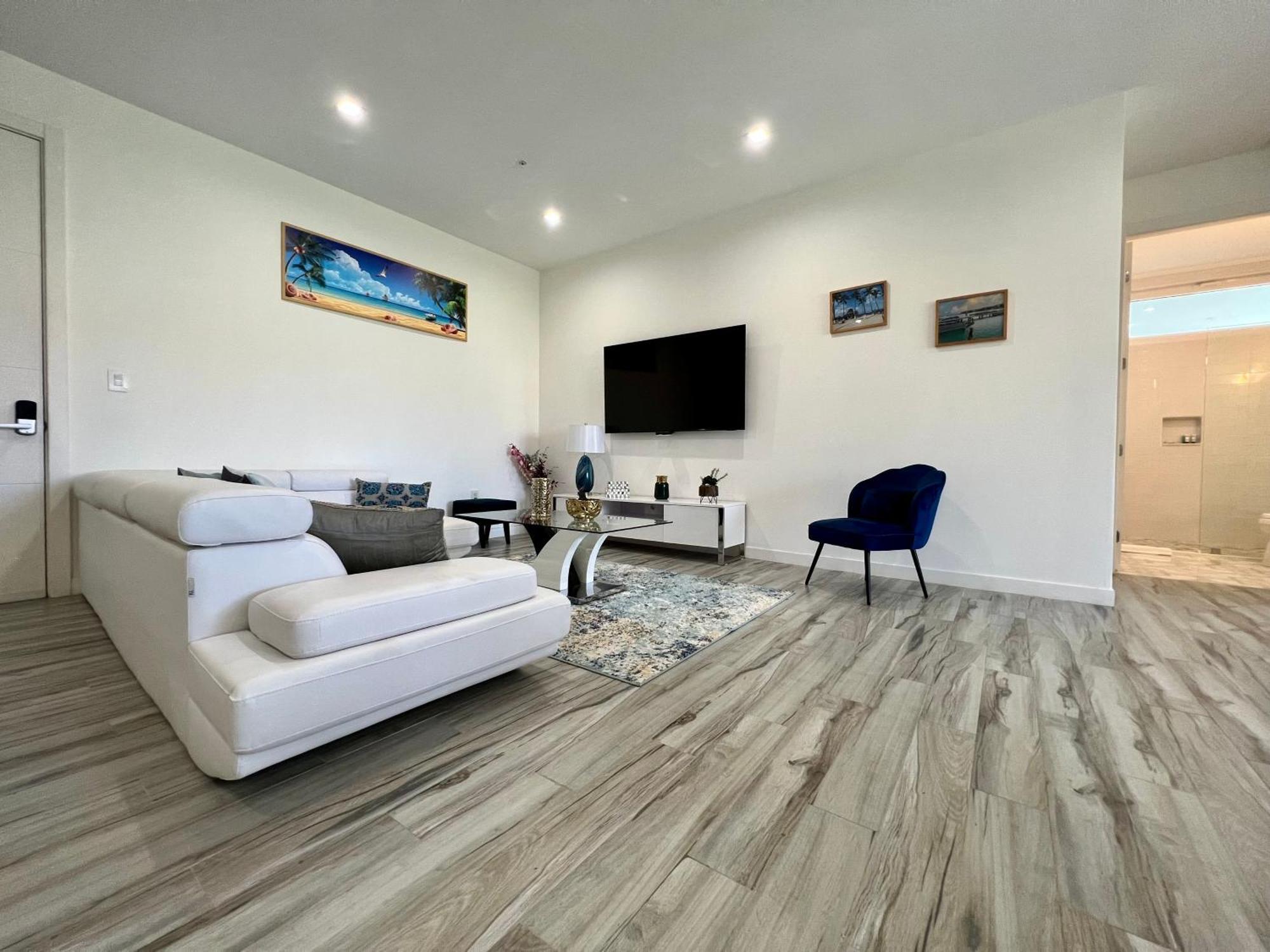 The Cove - Condo Hotel - Palm Beach Strip מראה חיצוני תמונה